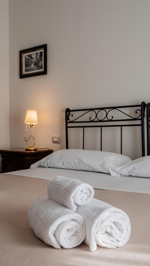 Bed and Breakfast Palazzo Dei Pavoni, Relais Di Charme à LʼAquila Extérieur photo