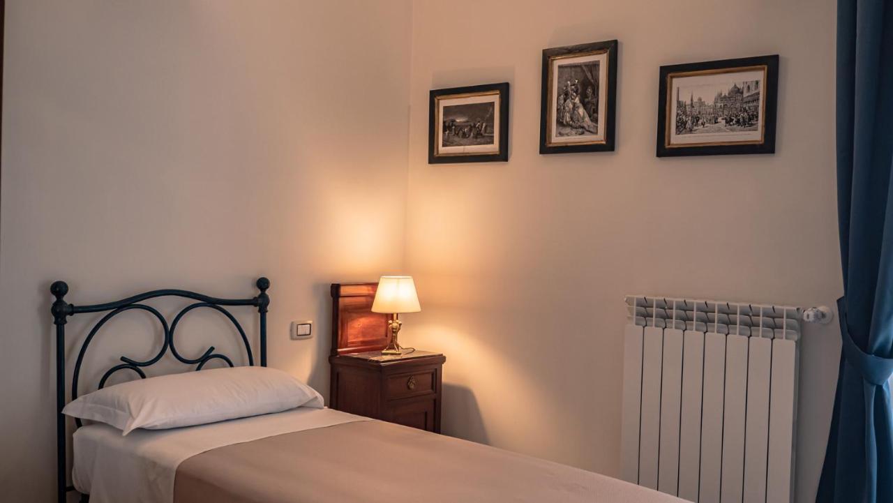 Bed and Breakfast Palazzo Dei Pavoni, Relais Di Charme à LʼAquila Extérieur photo