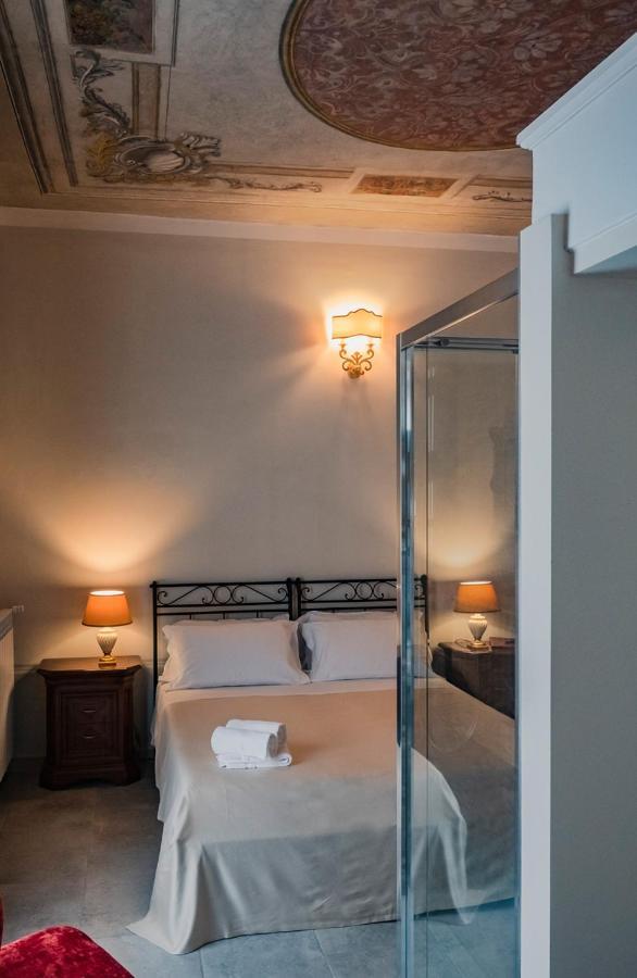 Bed and Breakfast Palazzo Dei Pavoni, Relais Di Charme à LʼAquila Extérieur photo