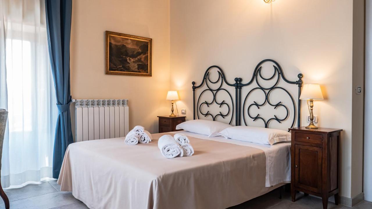 Bed and Breakfast Palazzo Dei Pavoni, Relais Di Charme à LʼAquila Extérieur photo