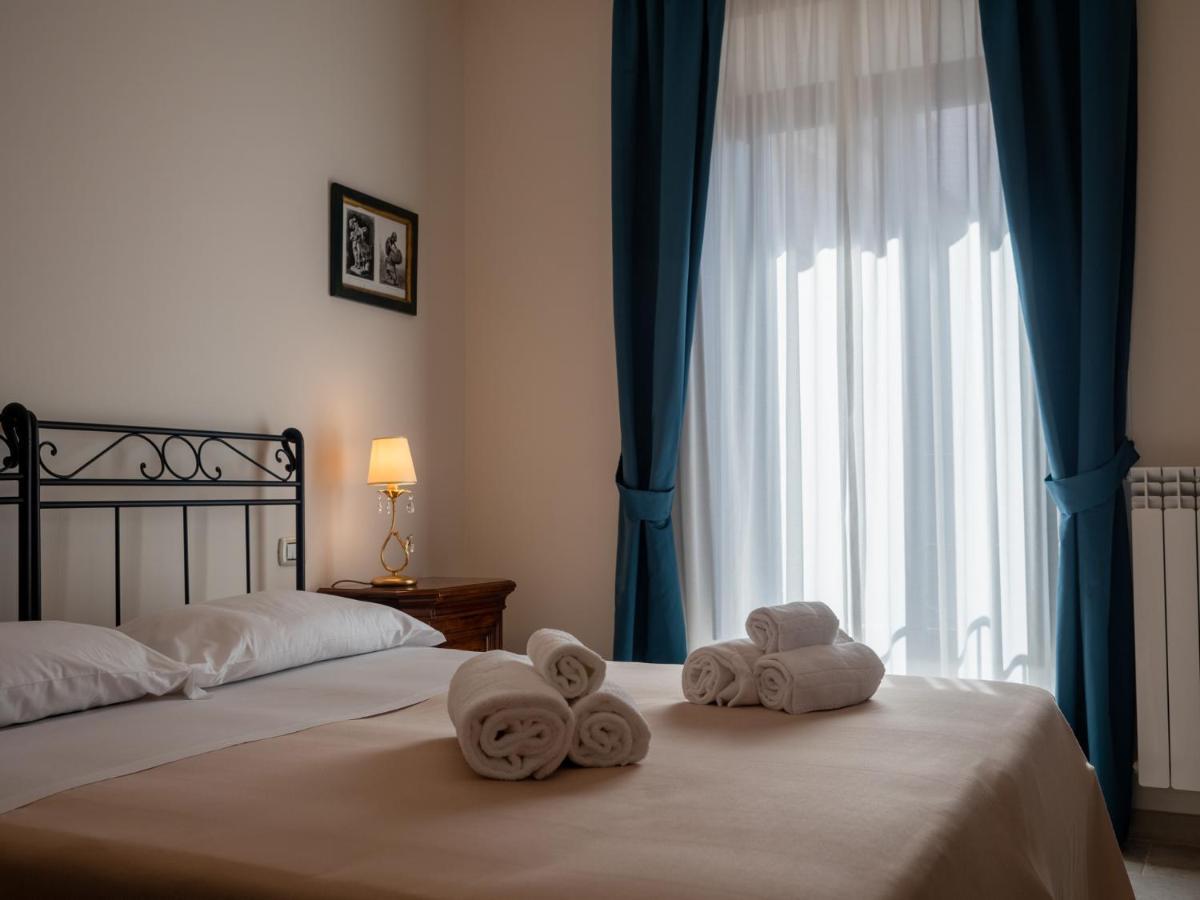Bed and Breakfast Palazzo Dei Pavoni, Relais Di Charme à LʼAquila Extérieur photo