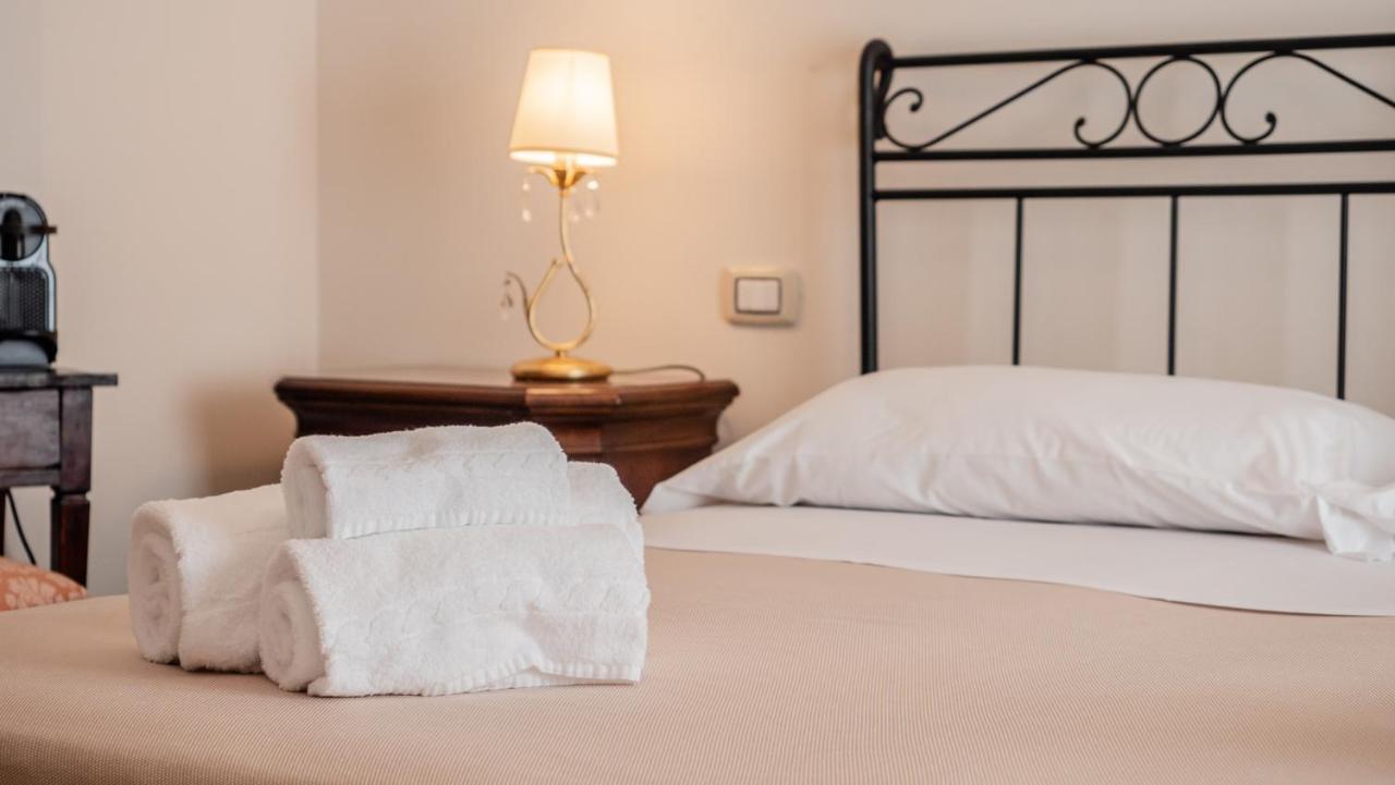 Bed and Breakfast Palazzo Dei Pavoni, Relais Di Charme à LʼAquila Extérieur photo