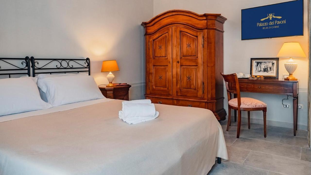 Bed and Breakfast Palazzo Dei Pavoni, Relais Di Charme à LʼAquila Extérieur photo