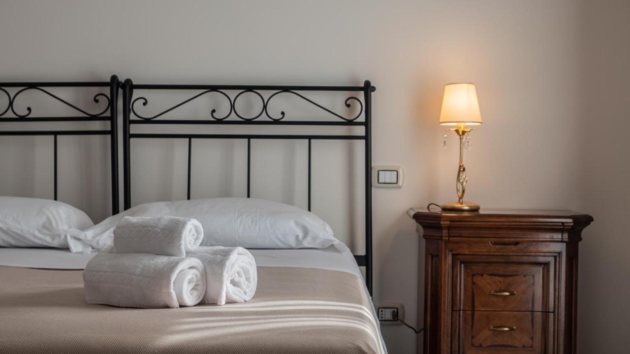 Bed and Breakfast Palazzo Dei Pavoni, Relais Di Charme à LʼAquila Extérieur photo
