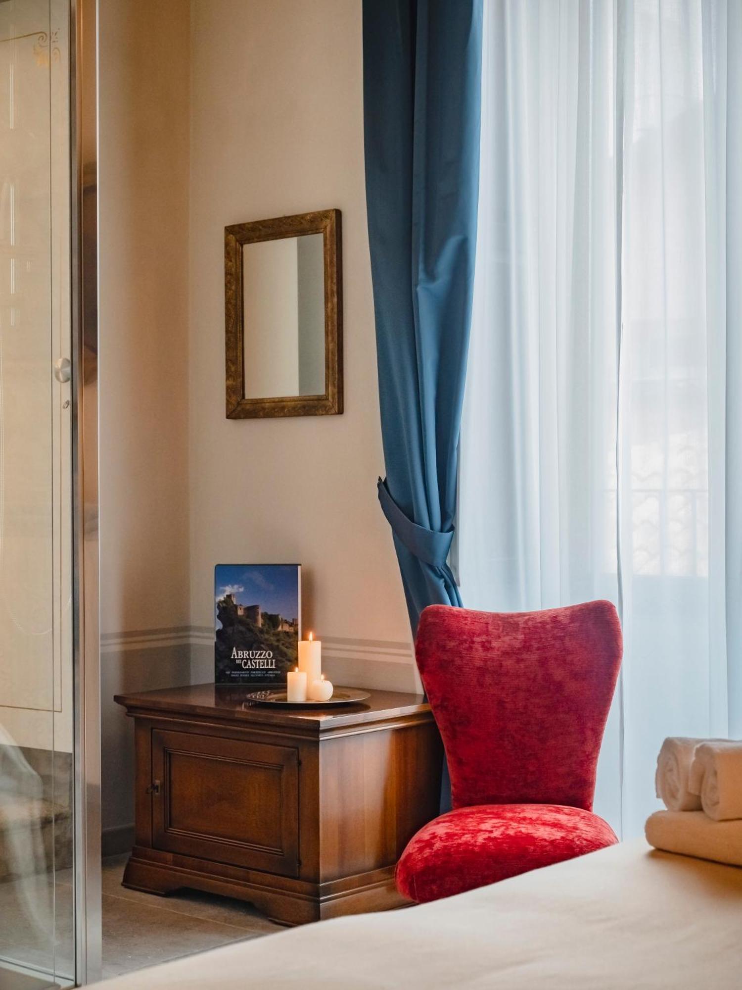 Bed and Breakfast Palazzo Dei Pavoni, Relais Di Charme à LʼAquila Extérieur photo
