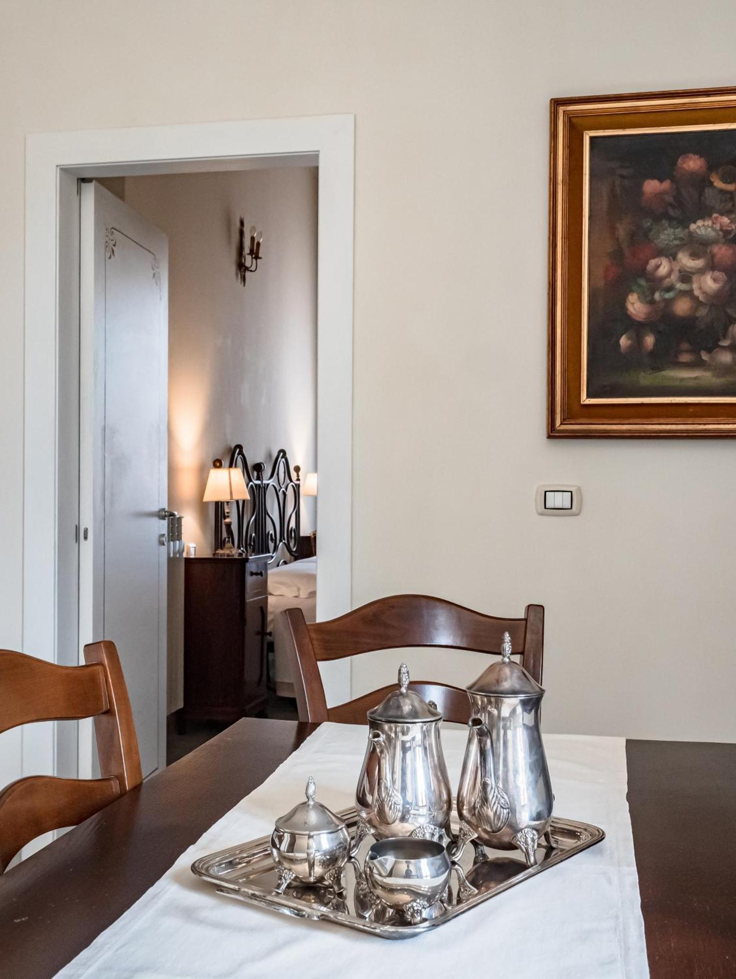 Bed and Breakfast Palazzo Dei Pavoni, Relais Di Charme à LʼAquila Extérieur photo